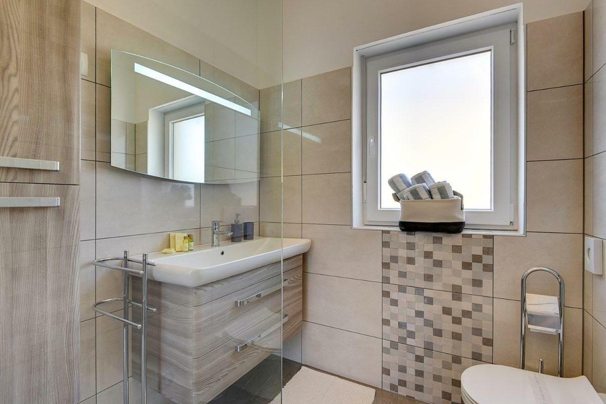 Villa Sunny Home Воднян Екстериор снимка